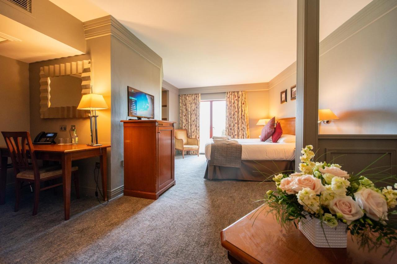 Bryn Meadows Golf, Hotel & Spa Блекууд Екстериор снимка