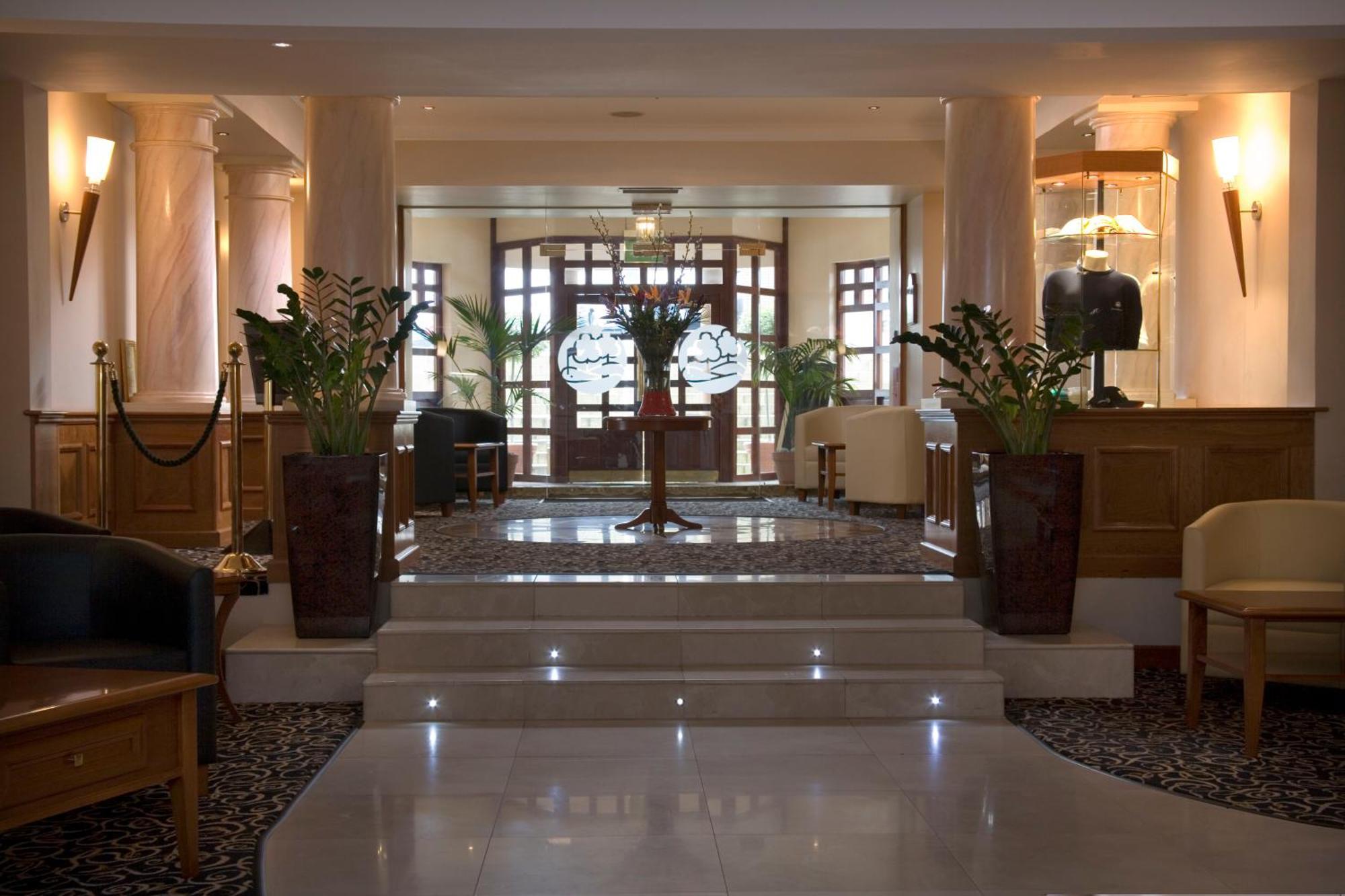 Bryn Meadows Golf, Hotel & Spa Блекууд Екстериор снимка