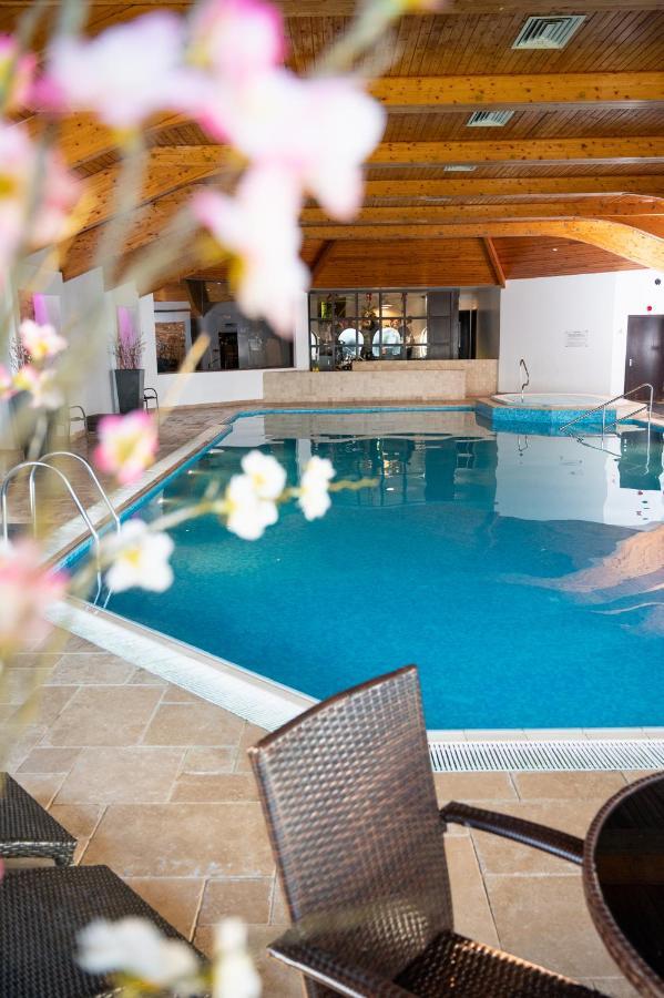 Bryn Meadows Golf, Hotel & Spa Блекууд Екстериор снимка